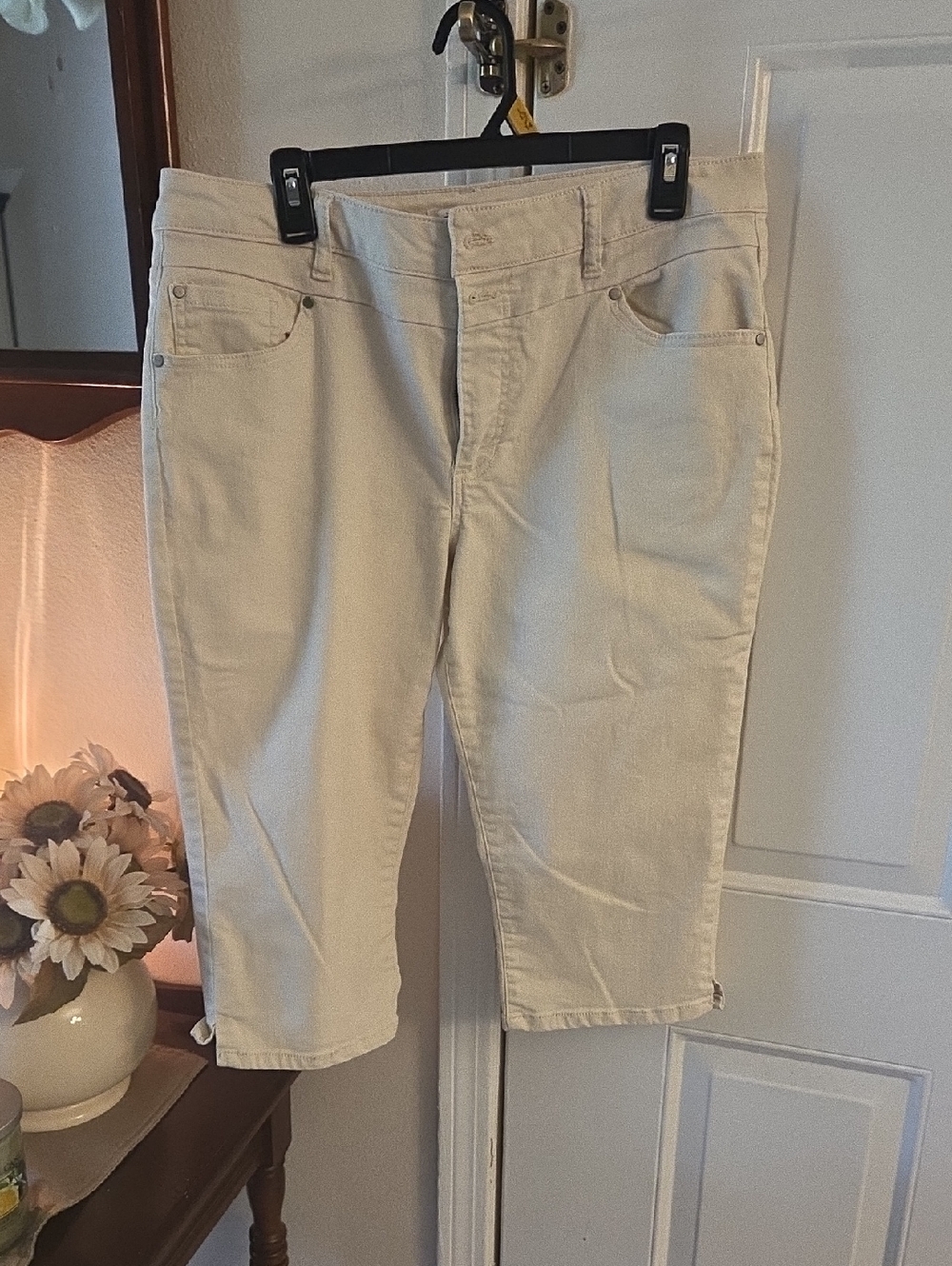 d.jeans Cream Capri Pants - Neutral Cropped Style Sz 14